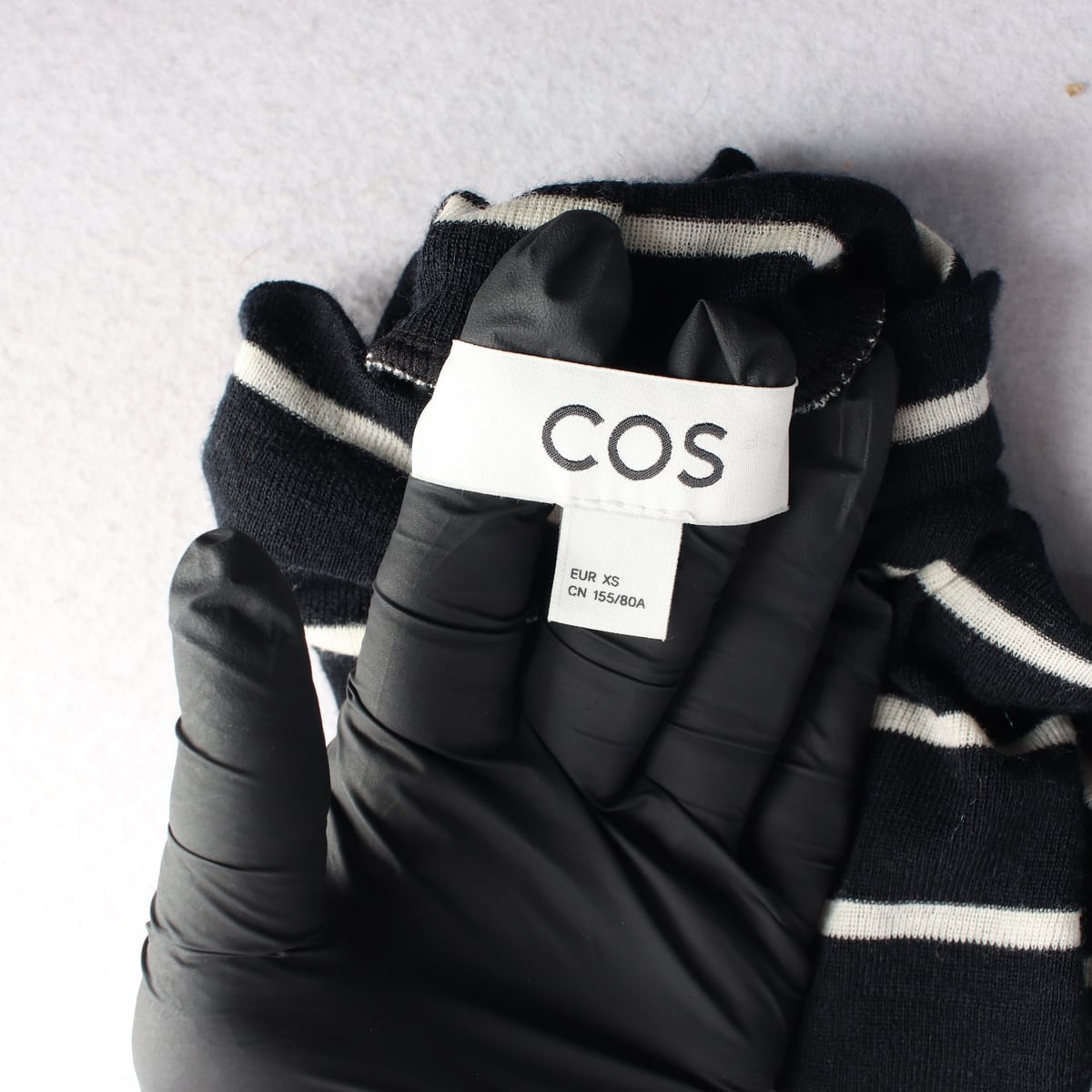 코스 21FW 스트라이프 패턴 울 터틀넥 니트 스웨터 상세 이미지 3