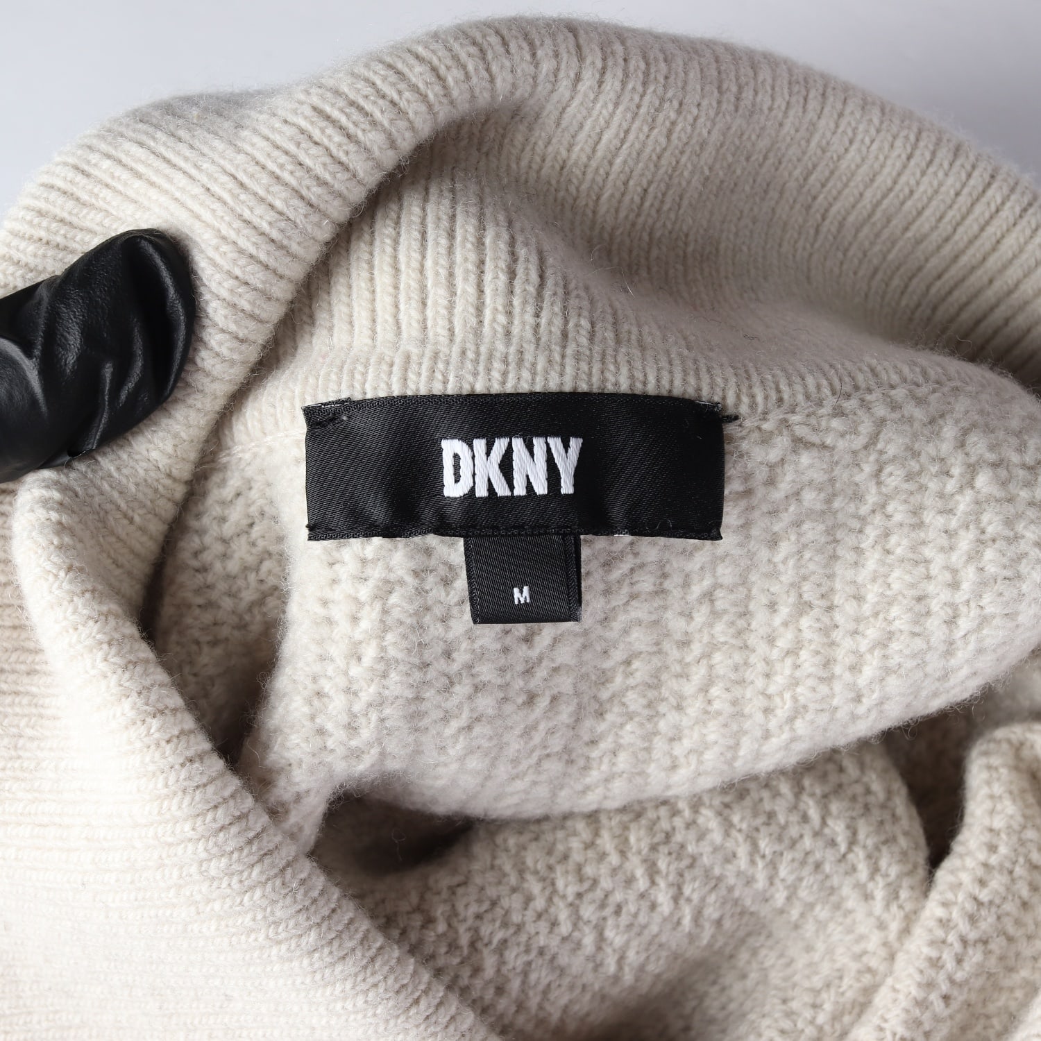 디케이엔와이 DKNY 23FW 캐시미어 울 카라 폴로 니트 스웨터 이미지 3