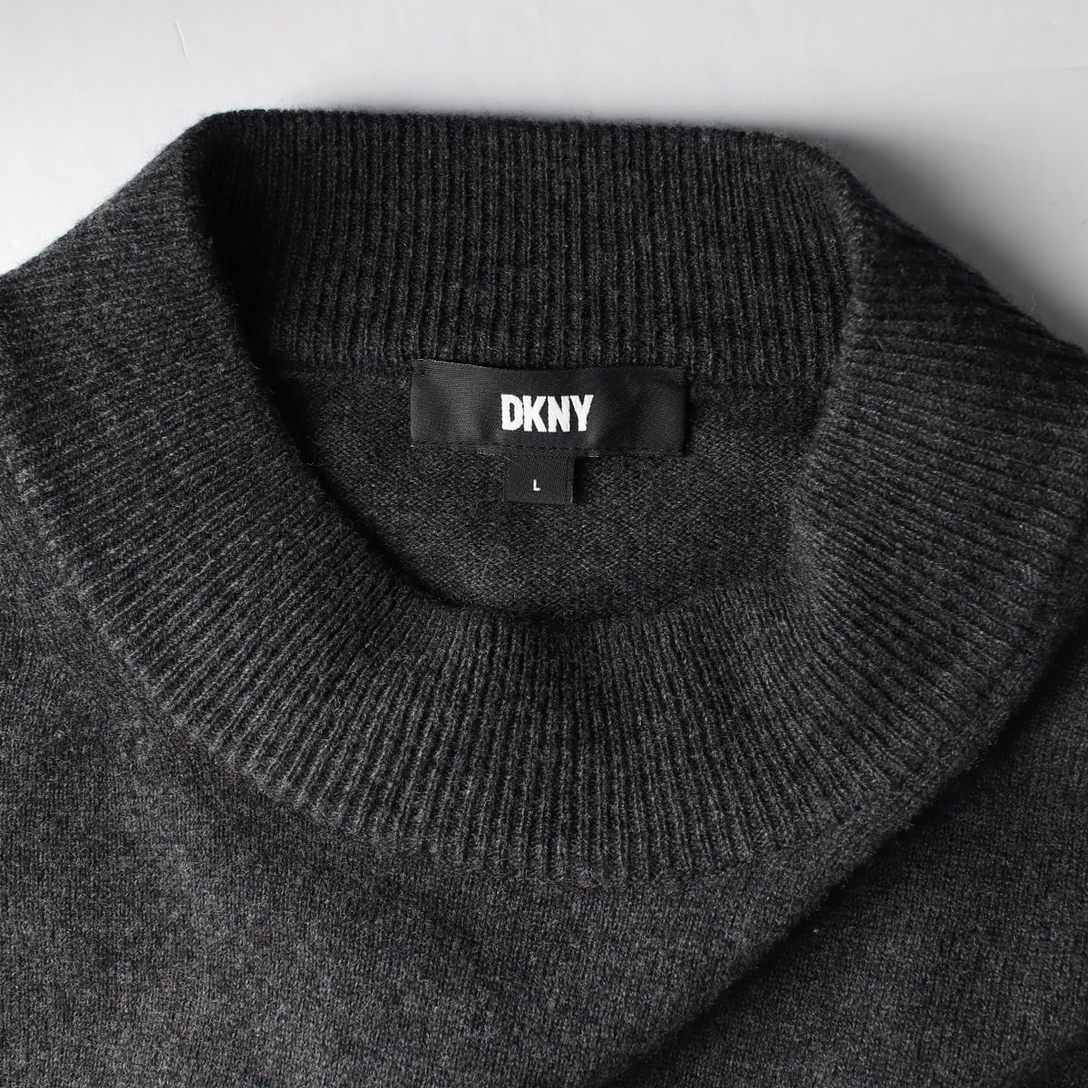 디케이엔와이 DKNY 23FW 캐시미어 하프넥 니트 스웨터 다크그레이  상세 이미지 3