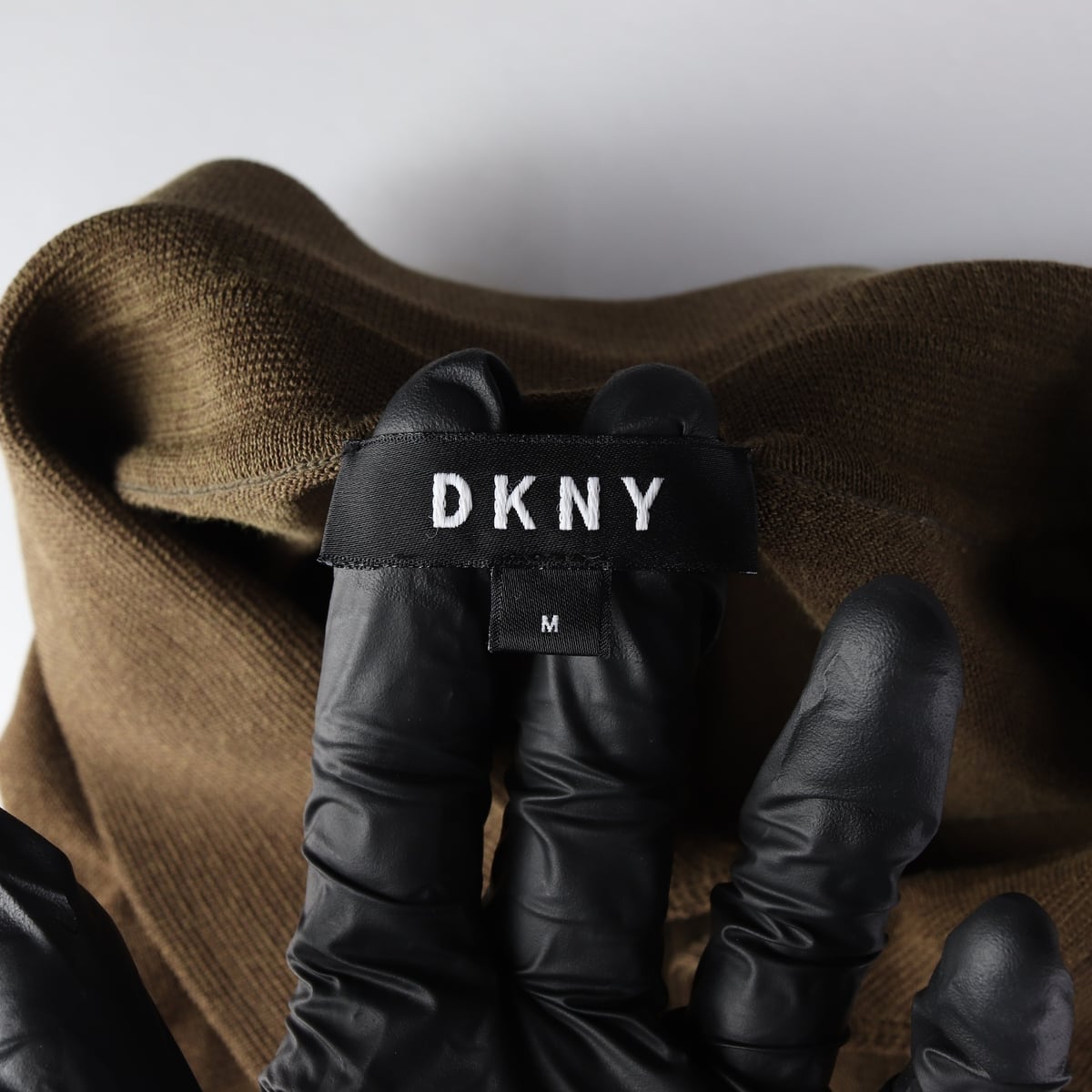 디케이엔와이 DKNY 21SS 코튼 카라 반팔 니트 티셔츠 카키 상세 이미지 3