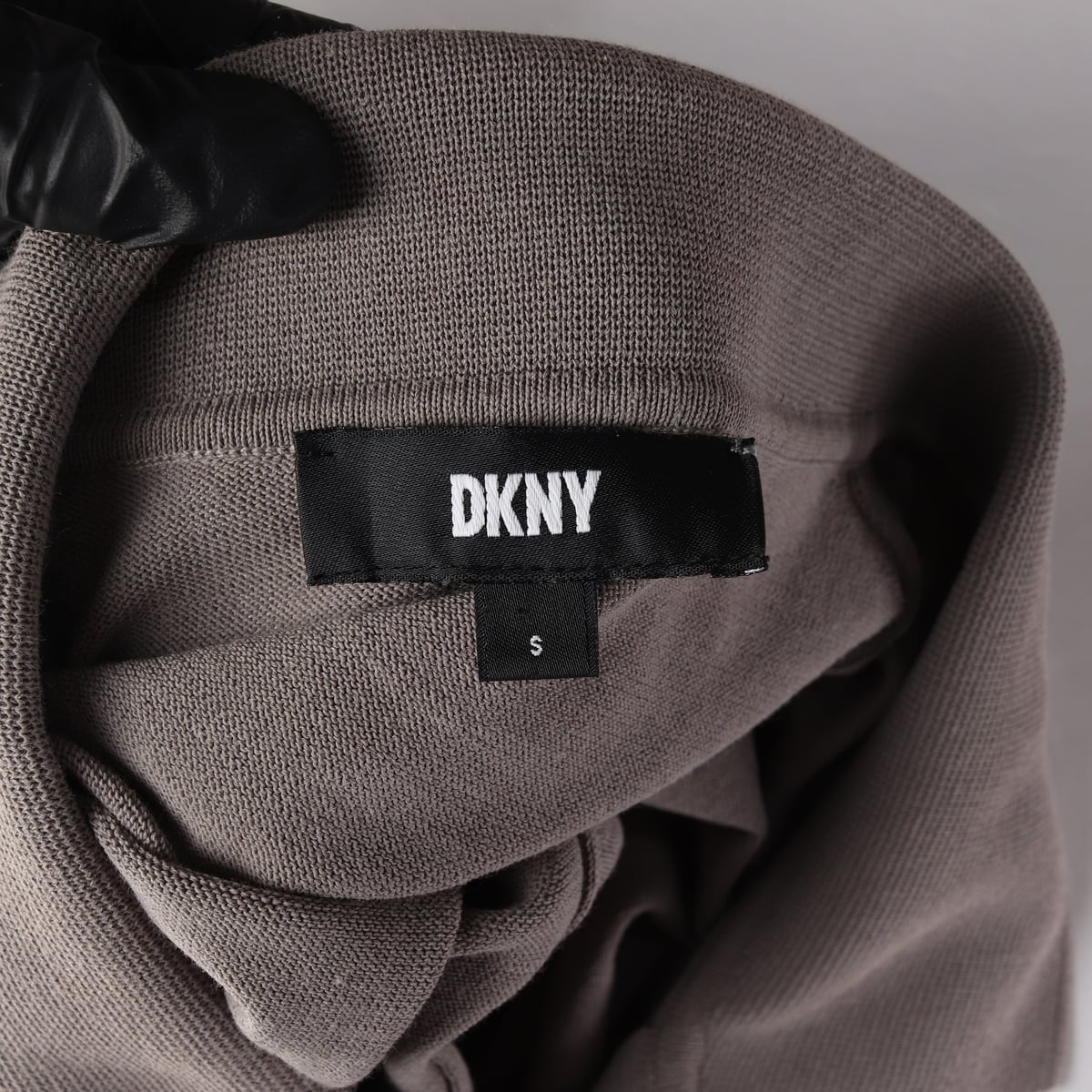 디케이엔와이 DKNY 23SS 코튼 카라 반팔 니트 티셔츠   상세 이미지 3