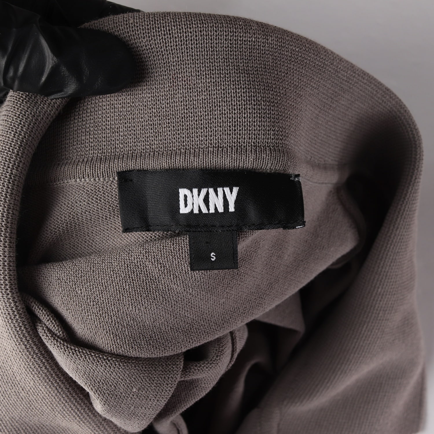 디케이엔와이 DKNY 23SS 코튼 카라 반팔 니트 티셔츠   이미지 3