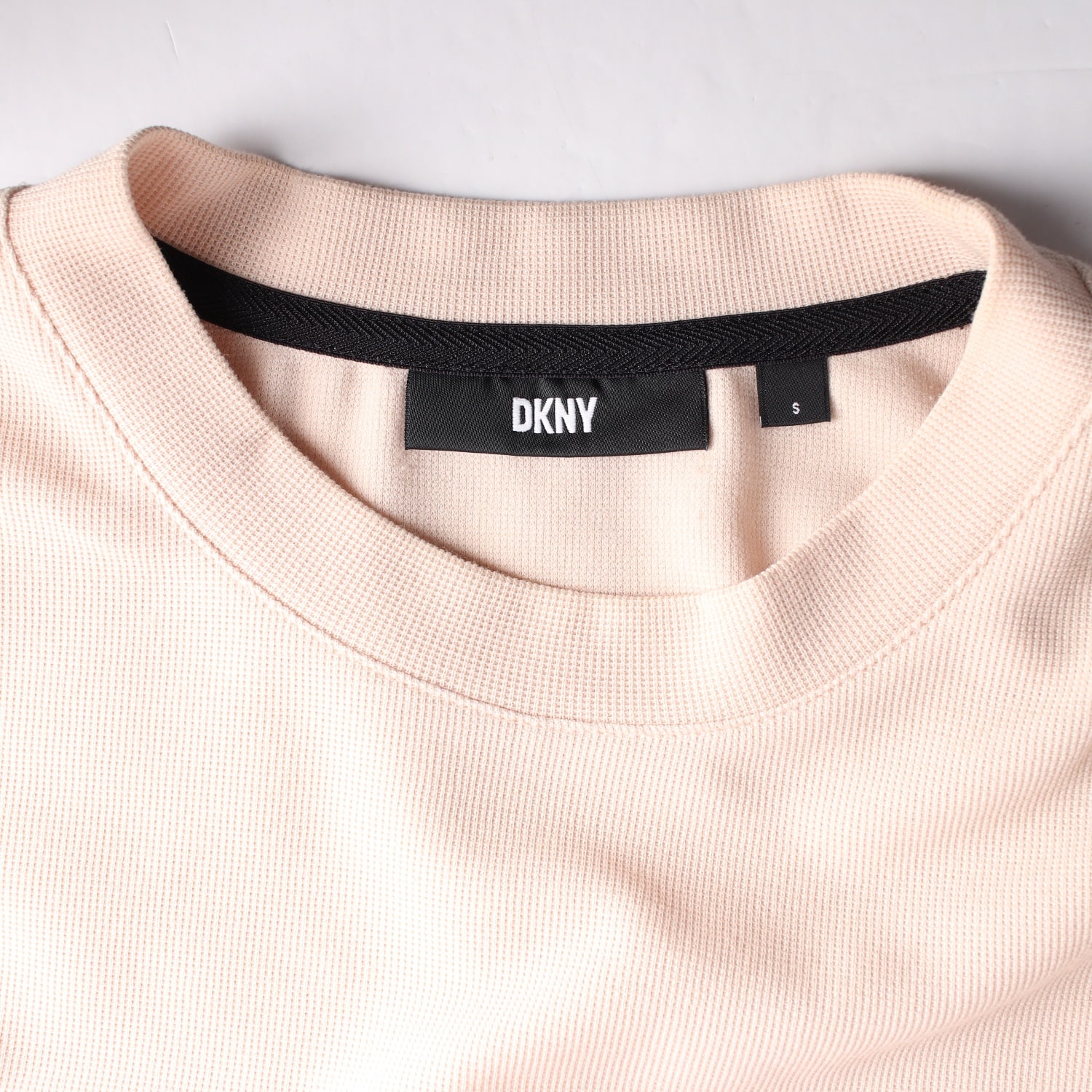 디케이엔와이 DKNY 23SS 크루넥 반팔 티셔츠 이미지 3