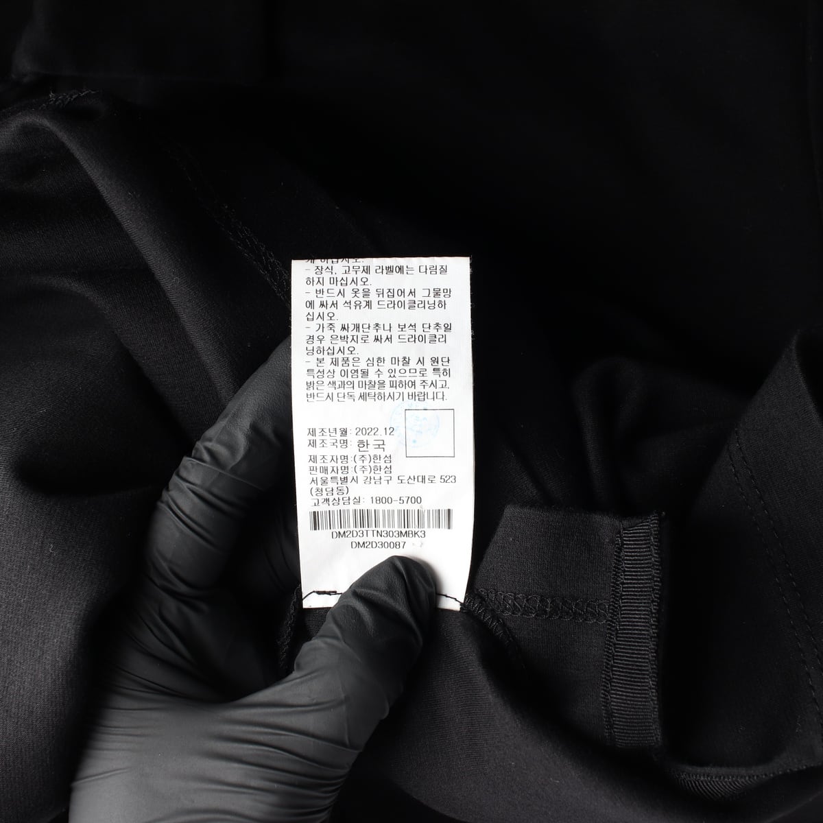 디케이엔와이 DKNY 23SS 베이직 코튼 카라 반팔 티셔츠 블랙 상세 이미지 5