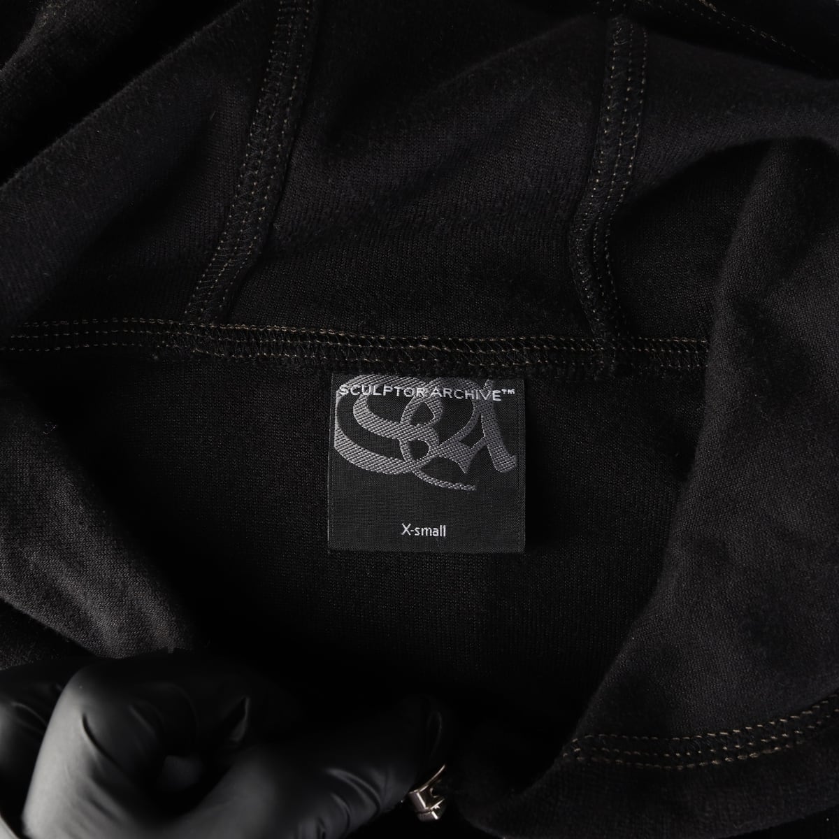 스컬프터 23FW 로고 자수 크롭 후드집업 상세 이미지 3