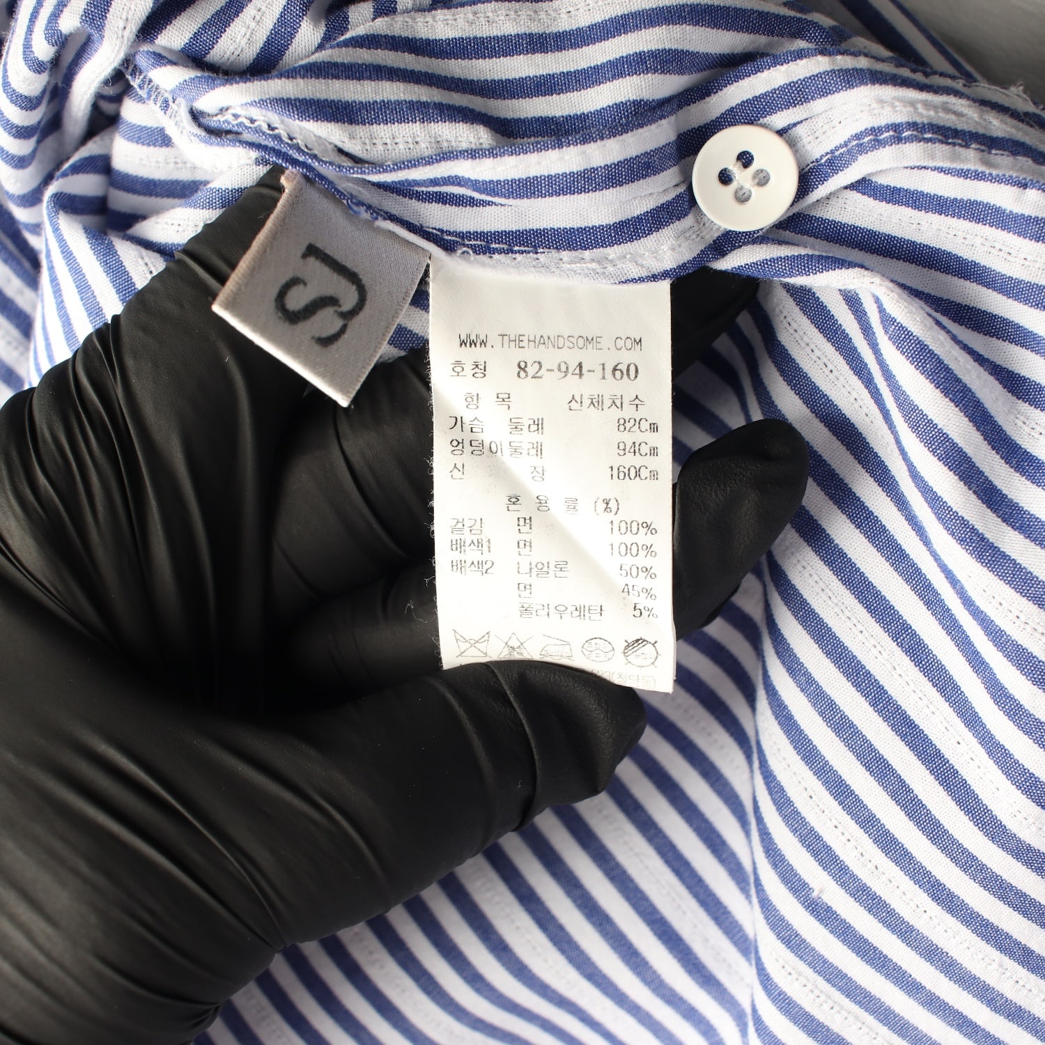 에스제이에스제이 21SS 스트라이프 패턴 타이 디테일 반팔 블라우스 이미지 5