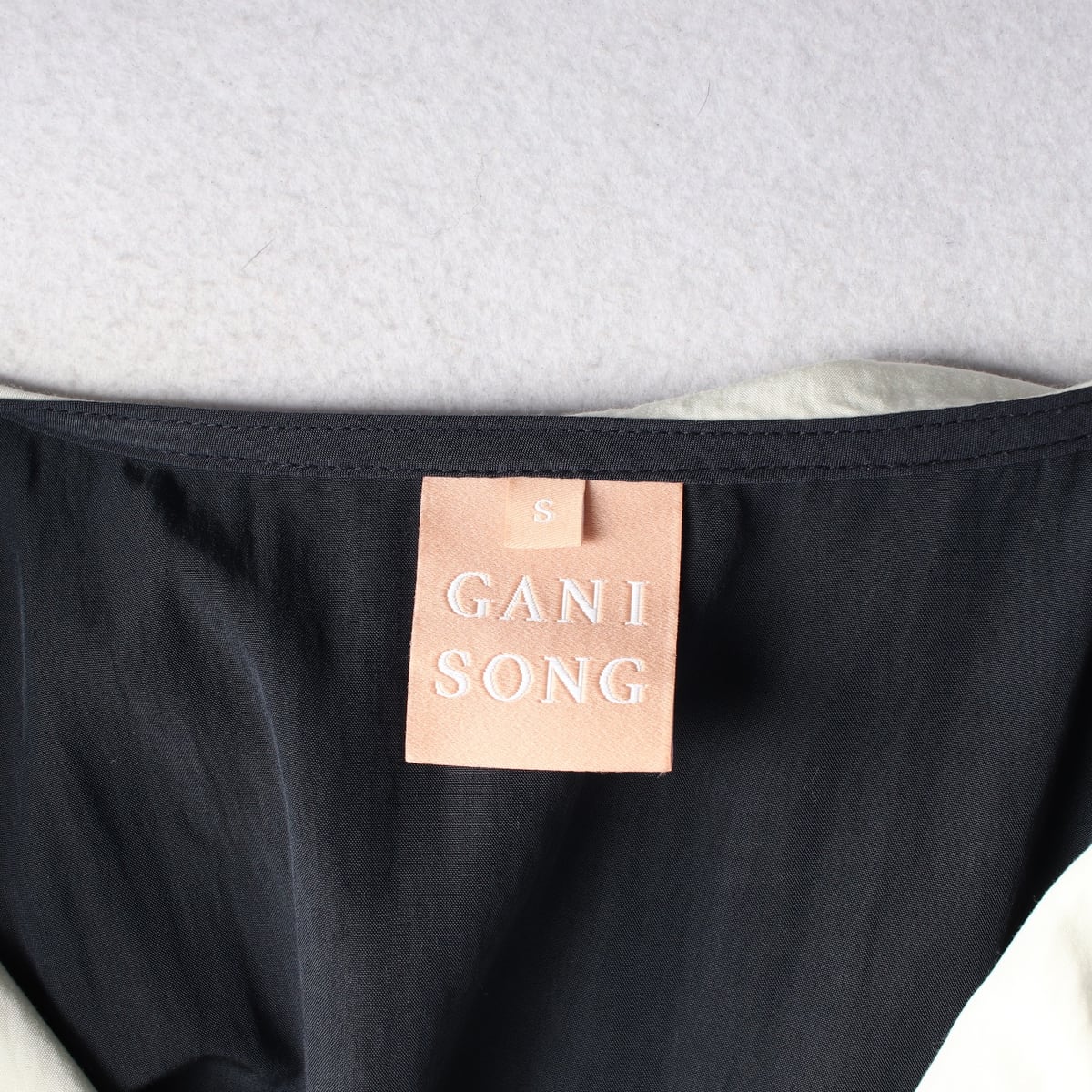 가니송 배색 세일러카라 더블 버튼 퍼프 반팔 미니 원피스 상세 이미지 3