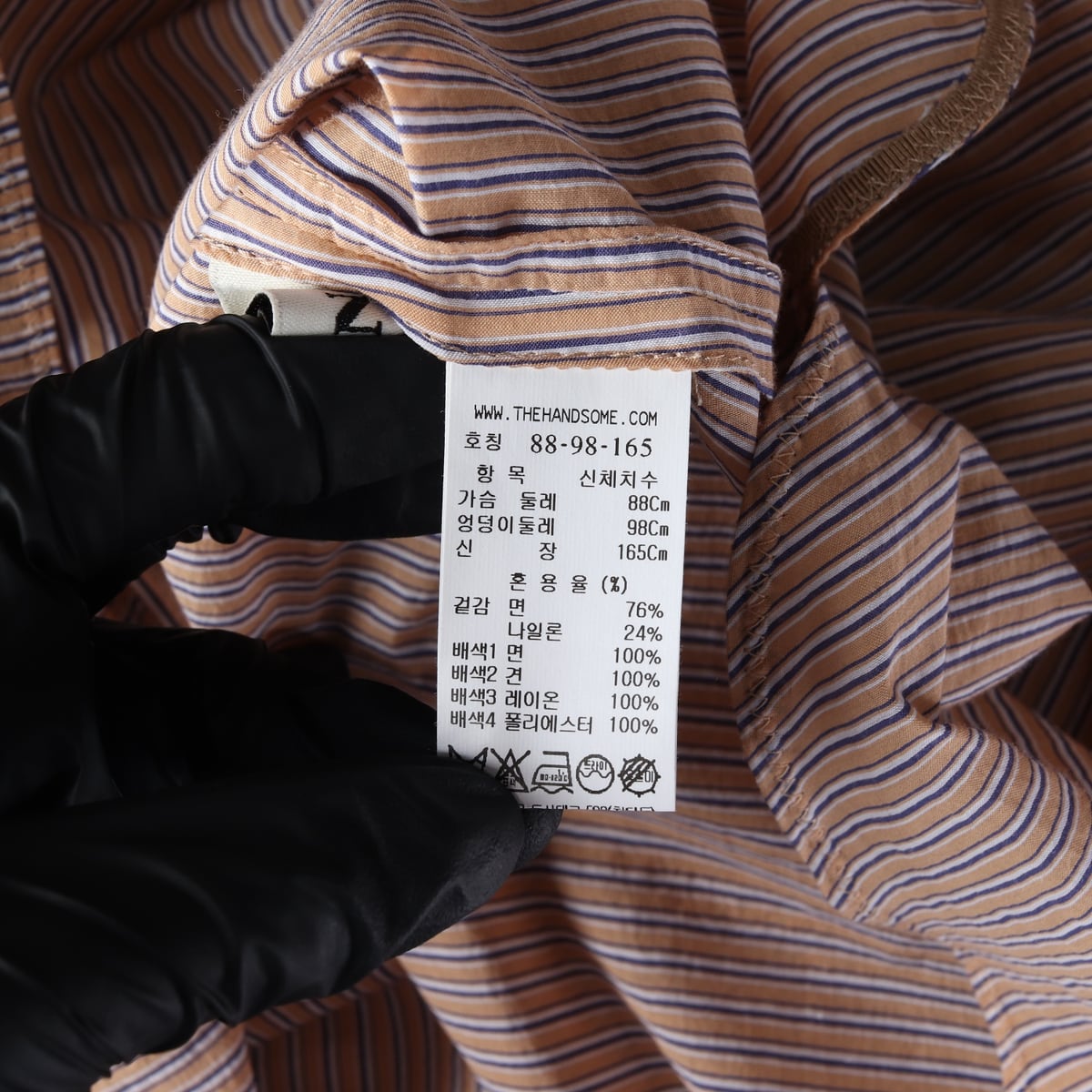 마인 스트라이프 패턴 코튼 혼방 셔링 블라우스 베이지 상세 이미지 4