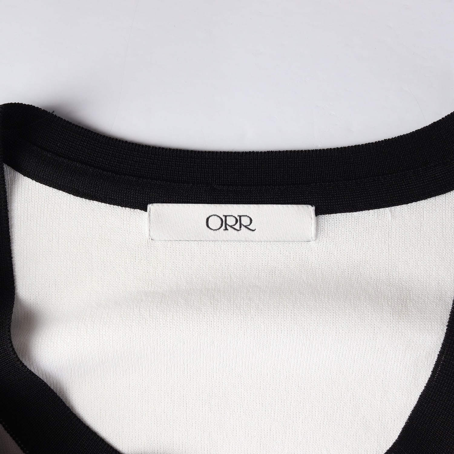 오르 ORR 22SS 배색 라인 U넥 커브드 슬리브 골드 버튼 가디건 이미지 3