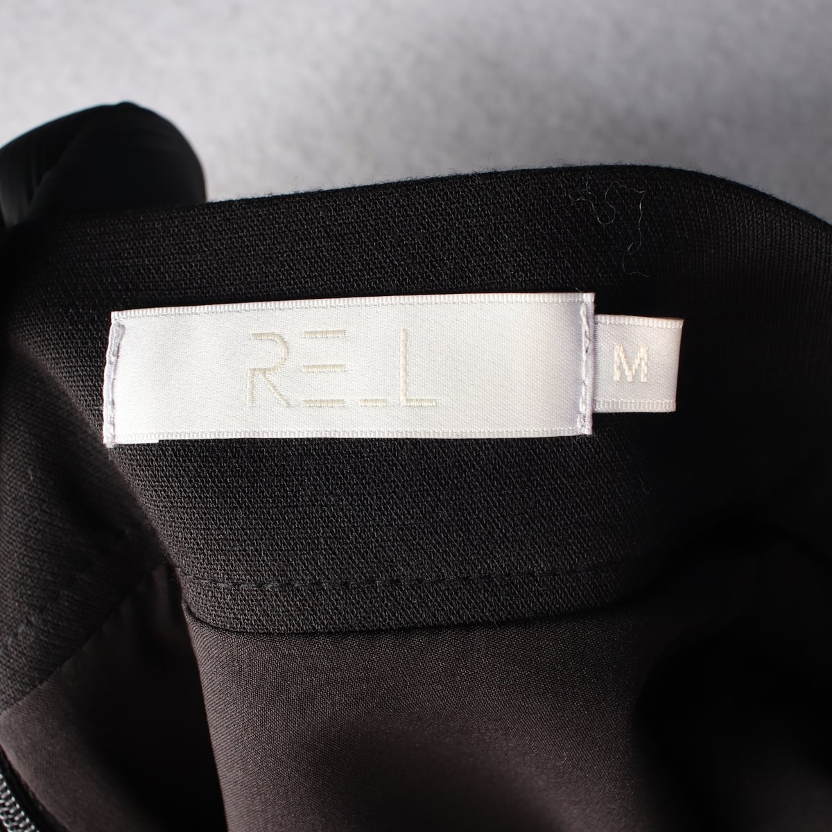 리엘 RE_L 23FW 플레어 롱 스커트 블랙 상세 이미지 3