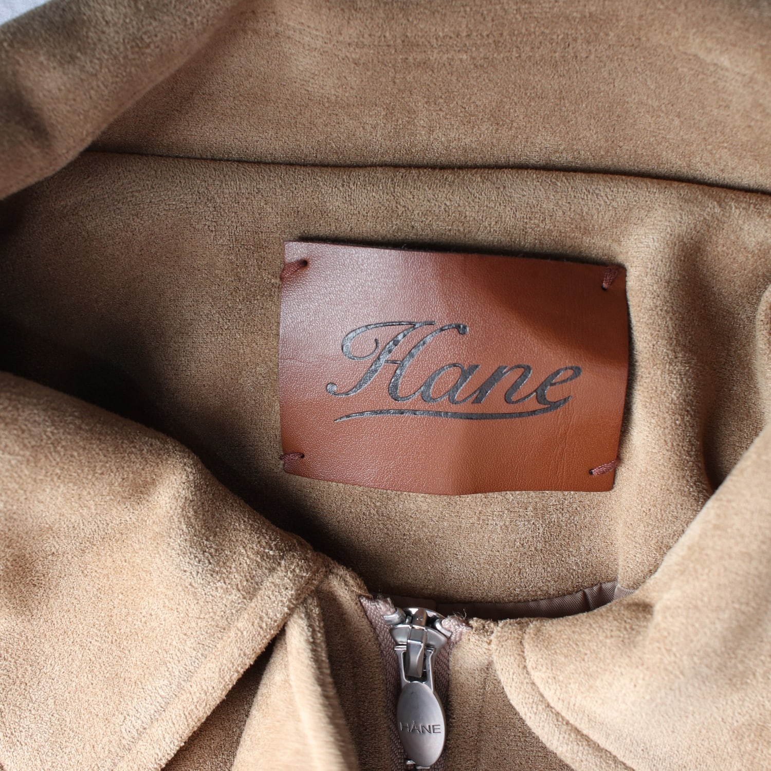 하네 HANE 25FW 보이핏 히든 버튼 레더 블루종 재킷 스웨이드 베이지 이미지 4