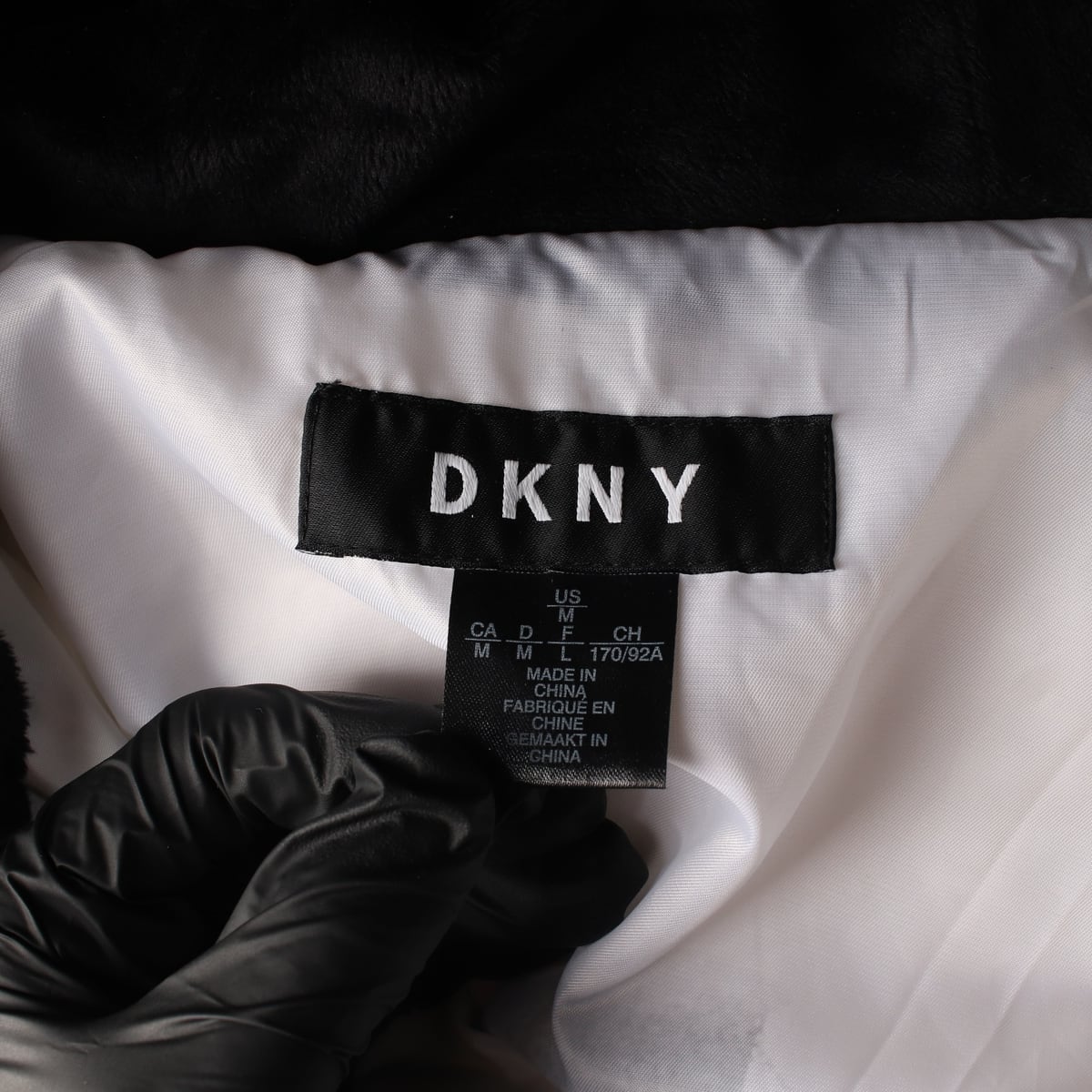 디케이엔와이 DKNY 다운 후드 퍼 숏 패딩 화이트 상세 이미지 4