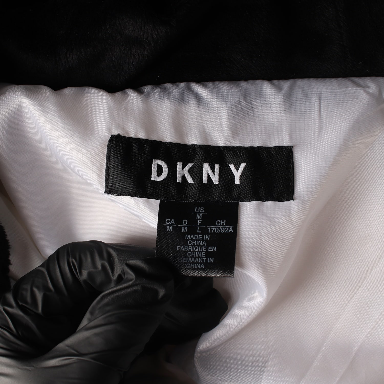 디케이엔와이 DKNY 다운 후드 퍼 숏 패딩 화이트 이미지 4