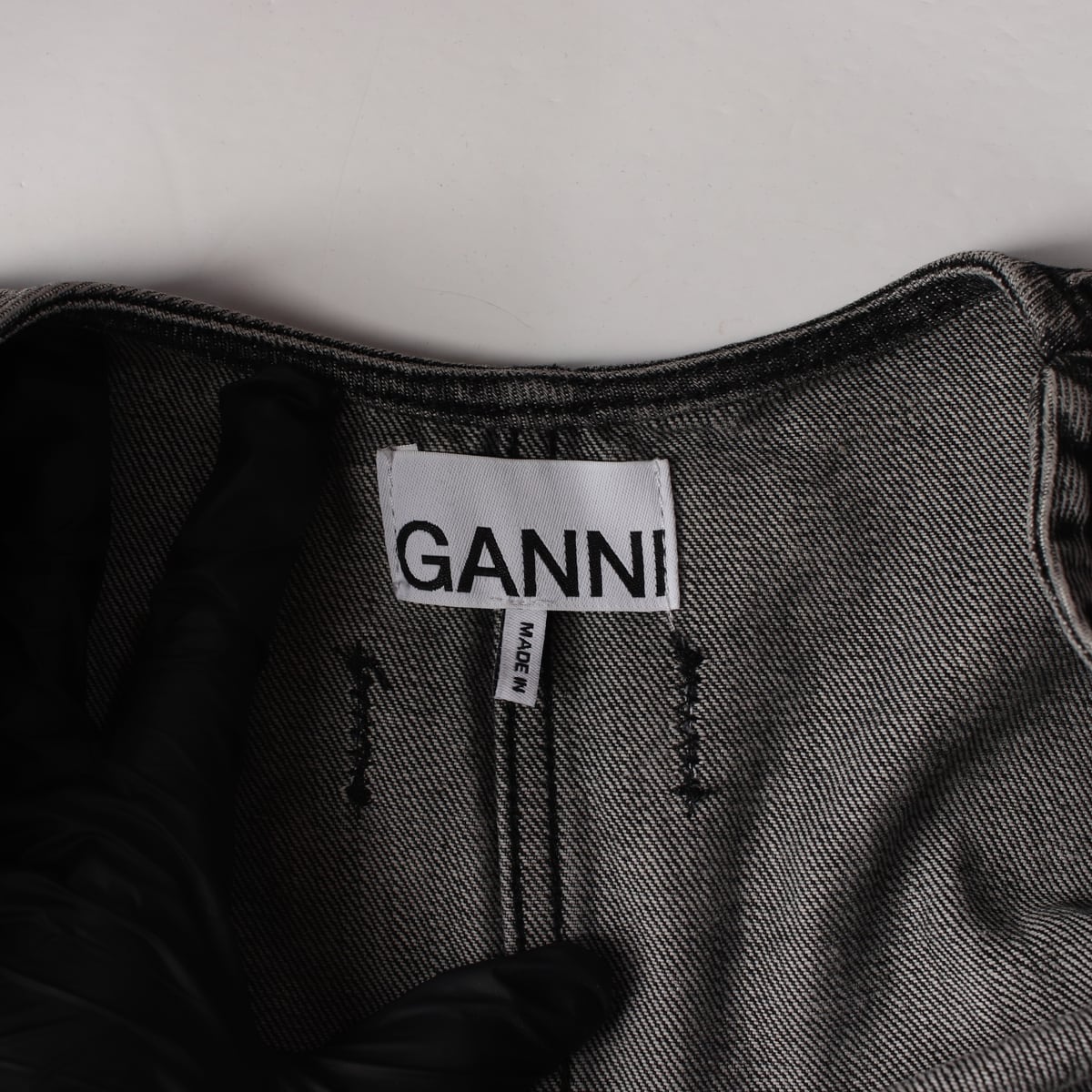 가니 GANNI 블랙 워싱 데님 랩 원피스 드레스 상세 이미지 3