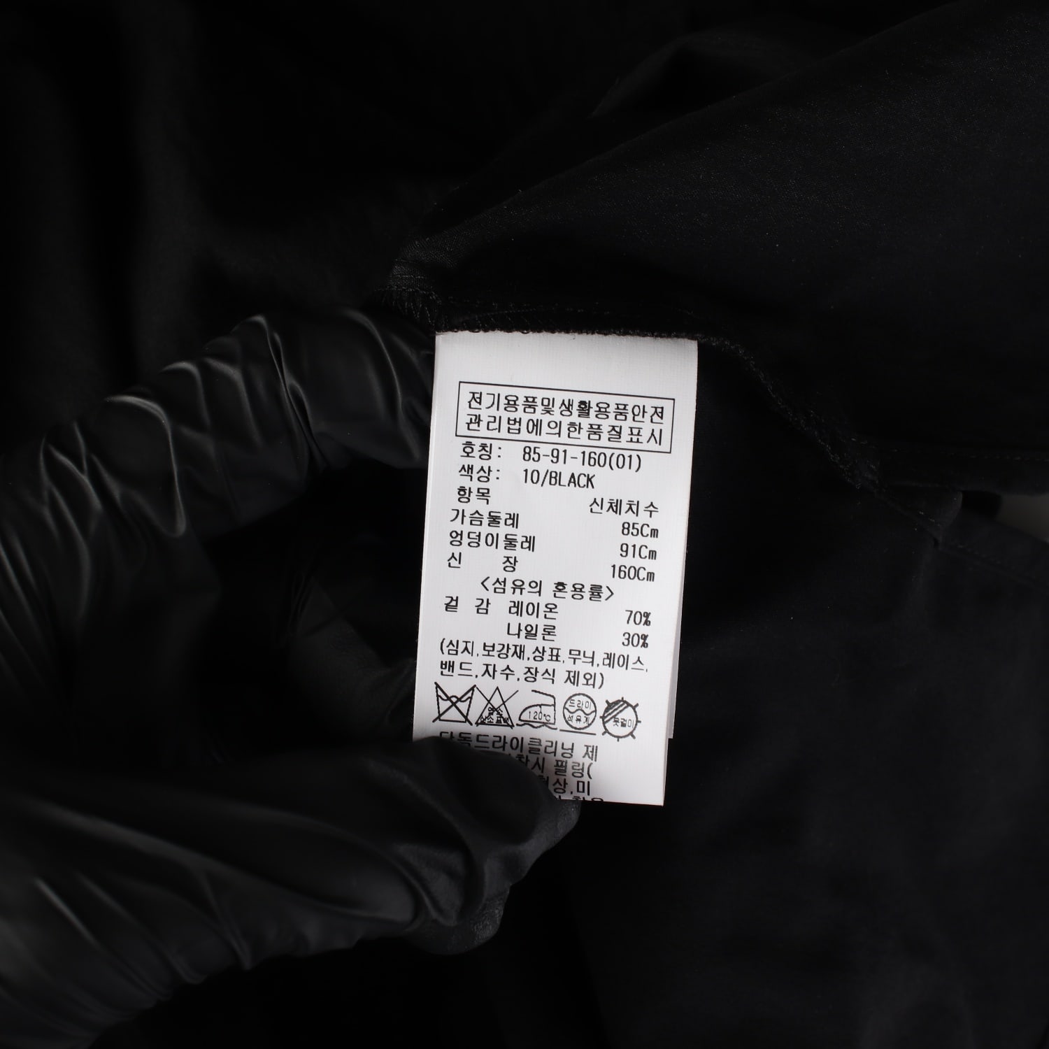 루에브르 26SS 드레이프 슬리브리스 블라우스 블랙 이미지 4