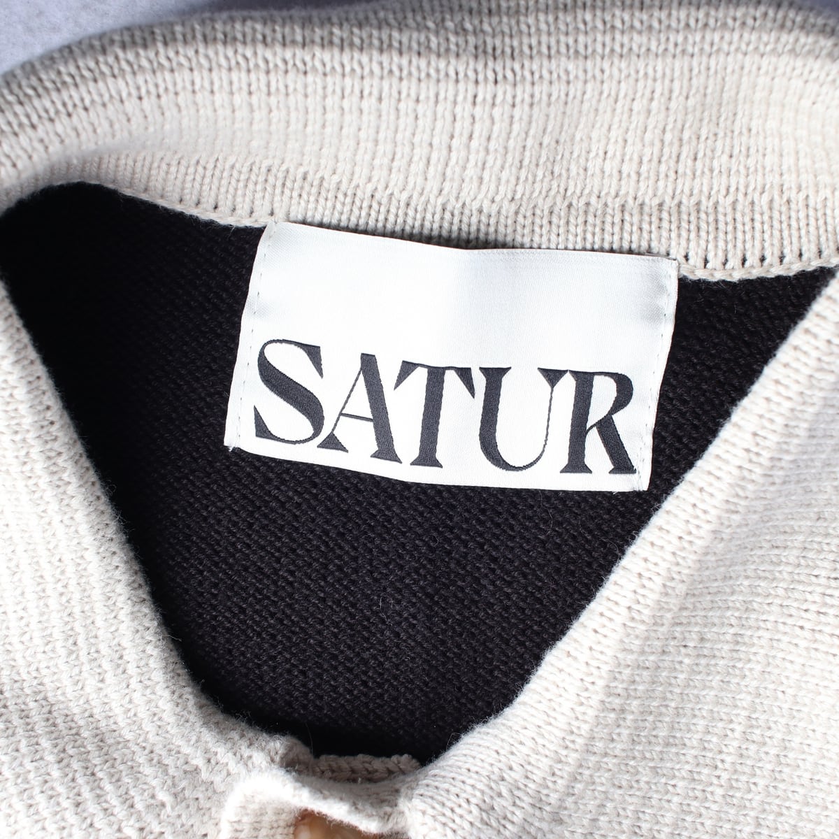 세터 SATUR 22SS 나폴리 소프트 코튼 폴로 니트 리조트 블랙 상세 이미지 3
