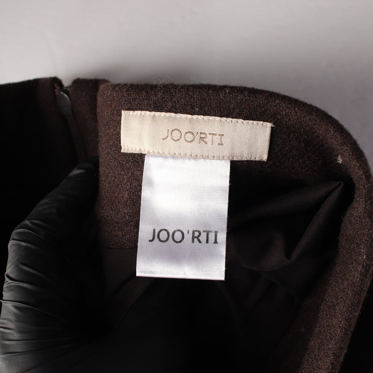 주르티 22FW 울 블렌드 A라인 숏 스커트 재킷 셋업 상세 이미지 3