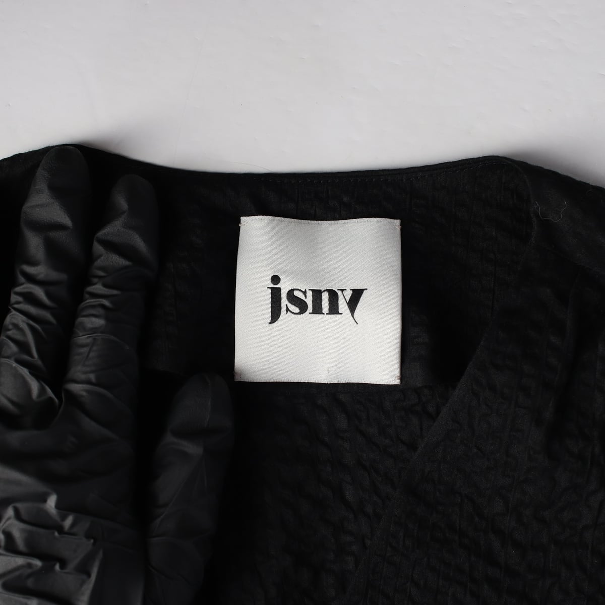 제이에스엔와이 jsny 퍼프 소매 V넥 반팔 버튼 블라우스 상세 이미지 3