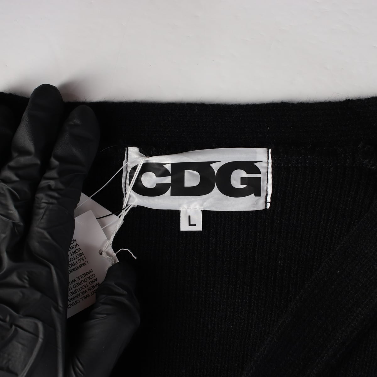 (새상품) 꼼데가르송 24SS CDG 브이넥 백 로고 가디건 상세 이미지 3