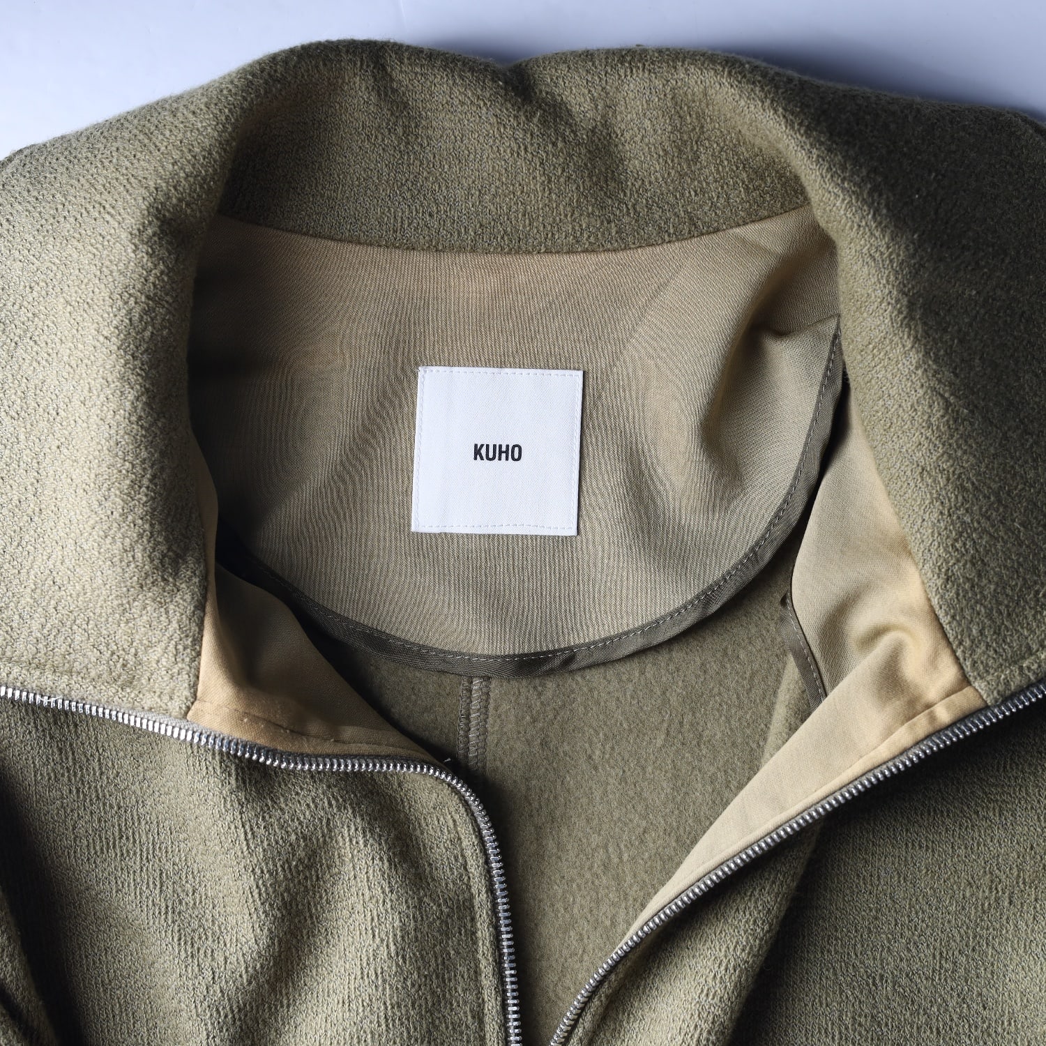 구호 21FW 하프집업 카라 컷아웃 니티드 코튼 티셔츠 이미지 3