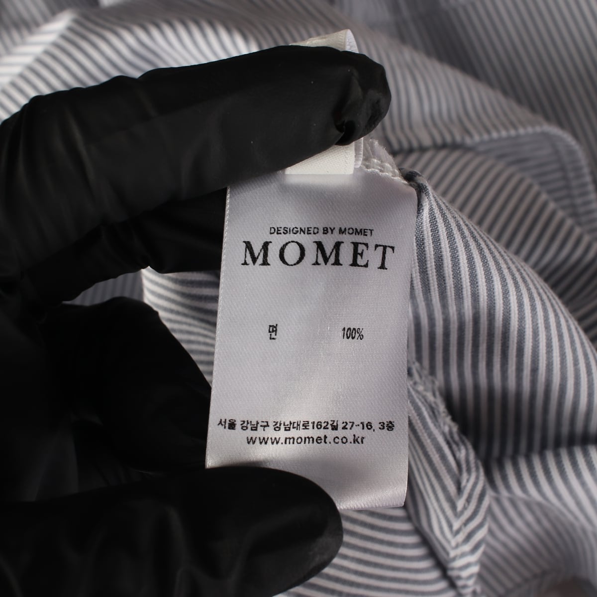 모멧 25SS Laurent 패턴 타이 블라우스 그레이 스트라이프 상세 이미지 4
